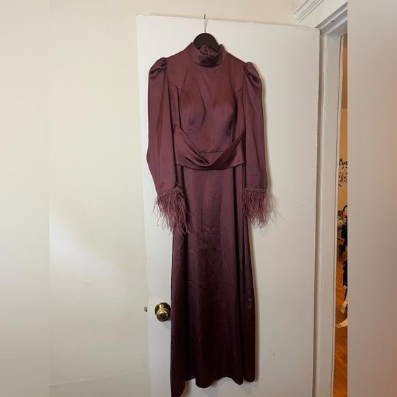 HENNIN  Burgundy Turkish Evening Gown - Picture 1 of 3